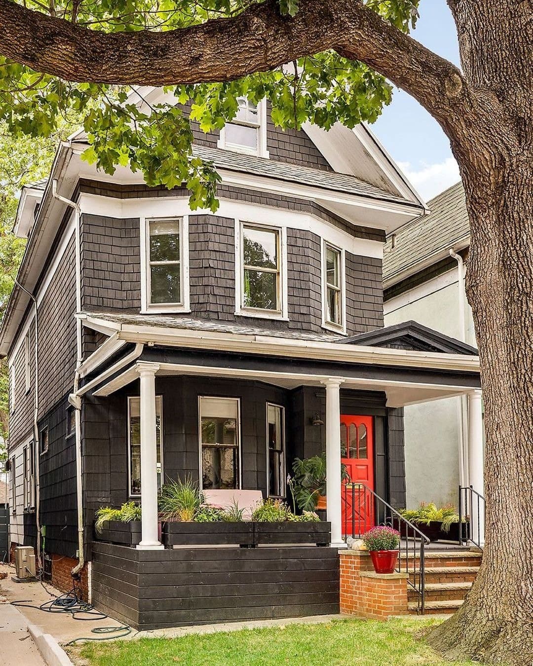 946 East 15th Street — photo 1