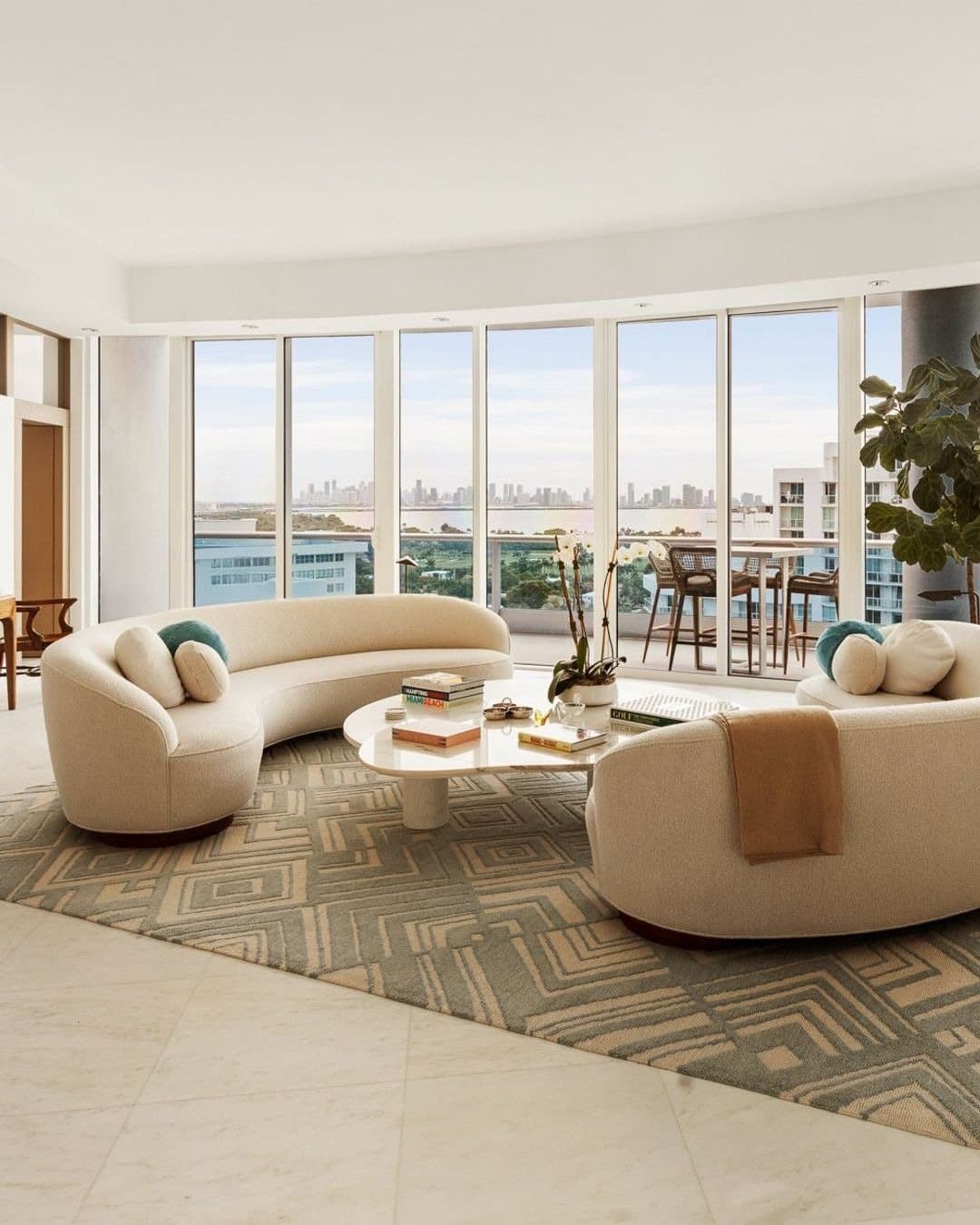 An Oceanfront Lower Penthouse, Miami Beach — photo 1
