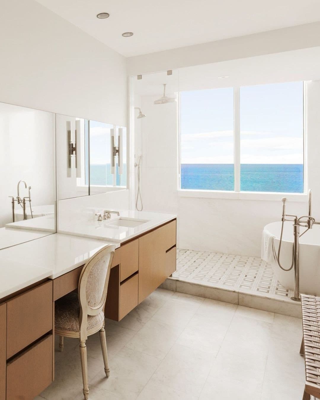An Oceanfront Lower Penthouse, Miami Beach — photo 9