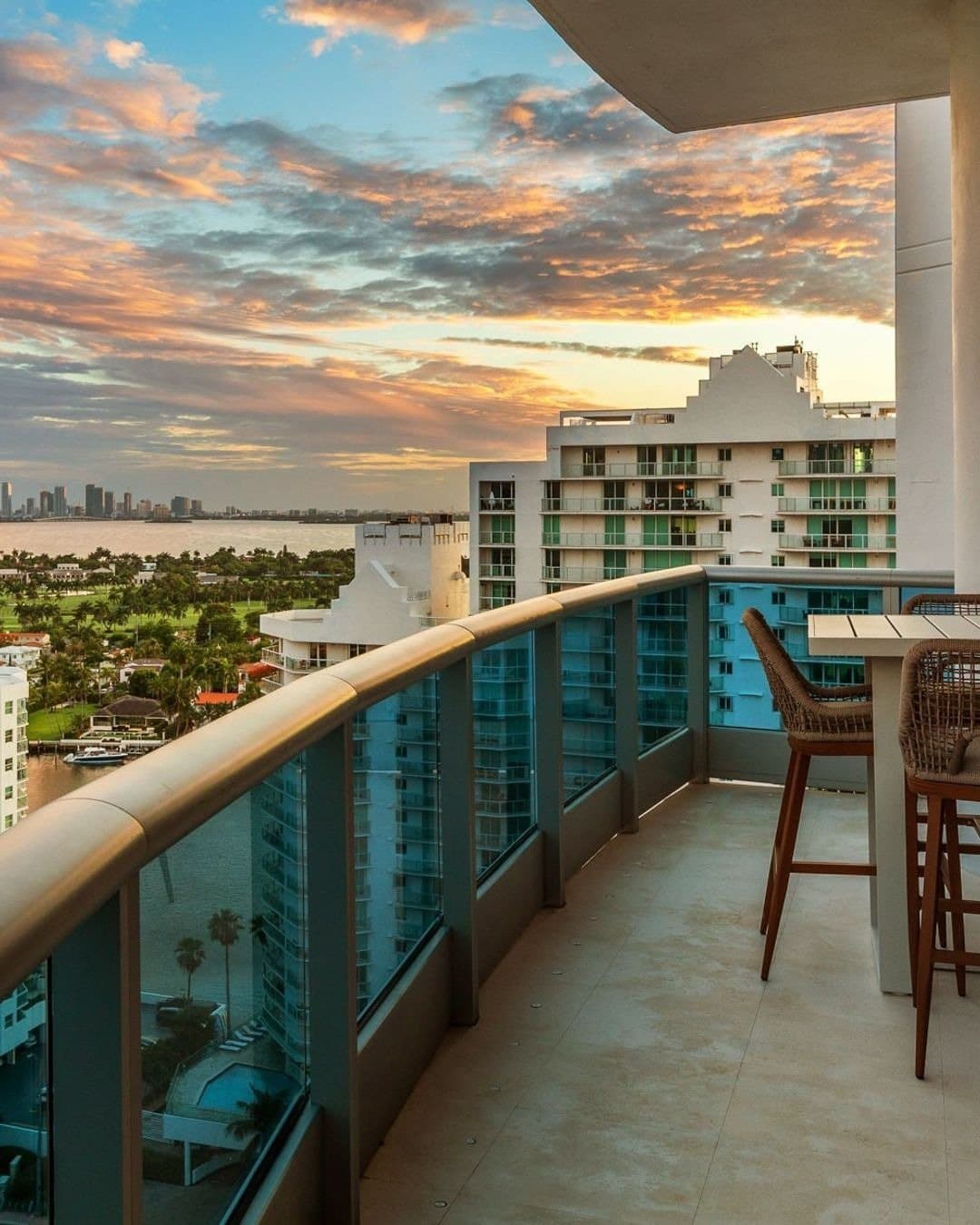 An Oceanfront Lower Penthouse, Miami Beach — photo 11