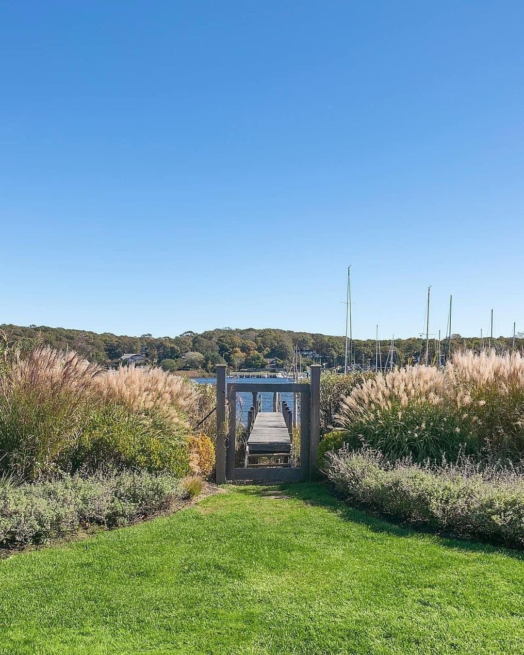A Waterfront Retreat on Three Mile Harbor — photo 9