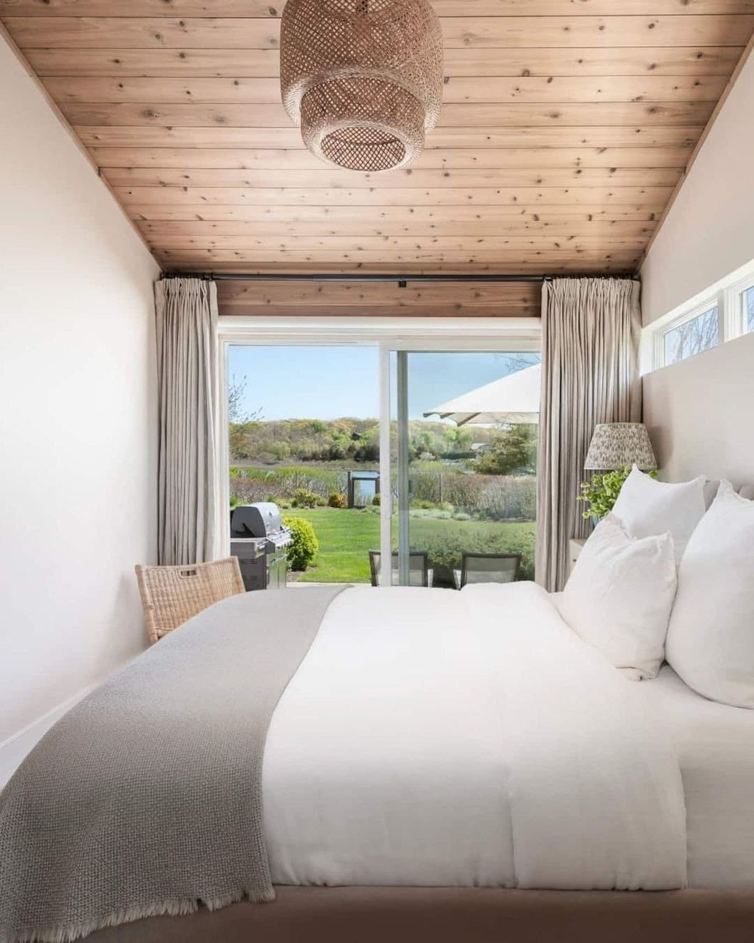 A Waterfront Retreat on Three Mile Harbor — photo 10