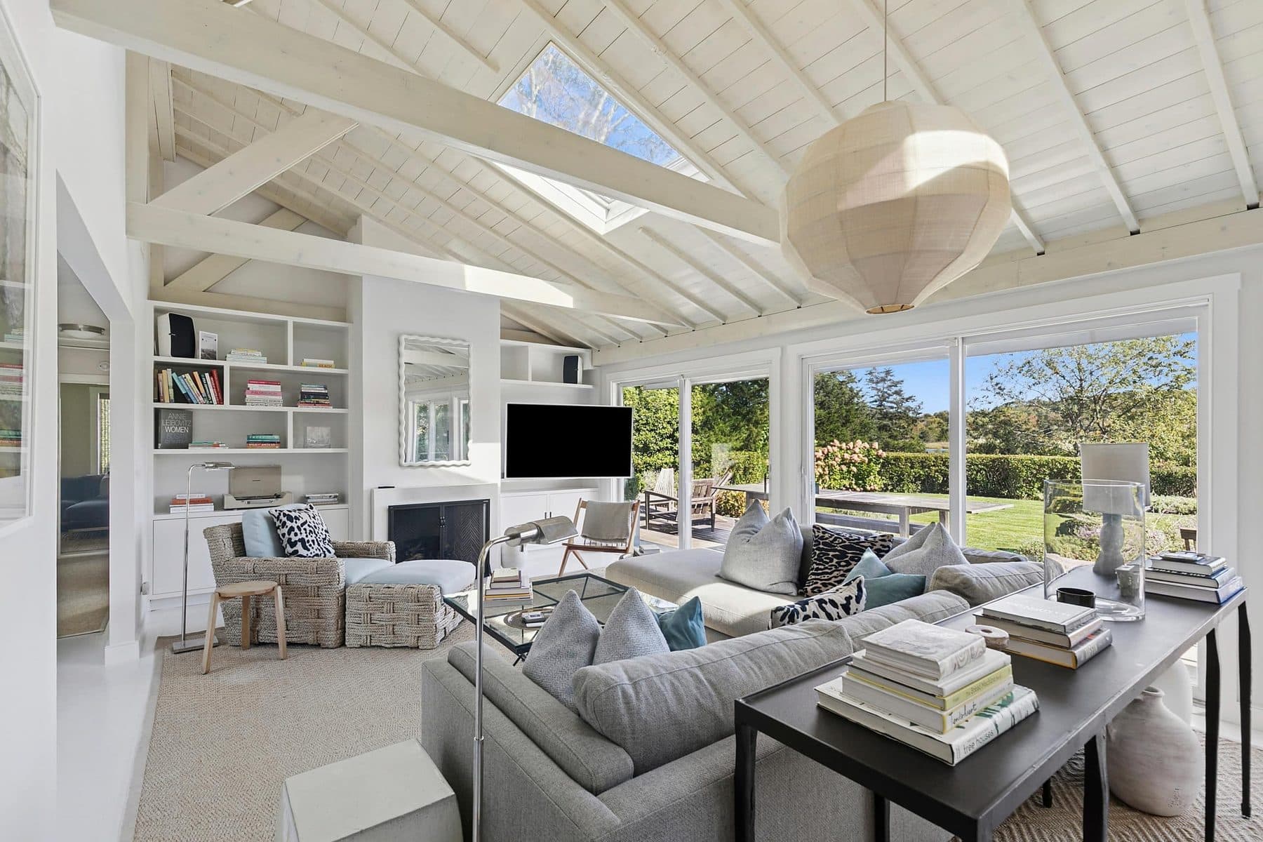 A Waterfront Retreat on Three Mile Harbor — photo 6