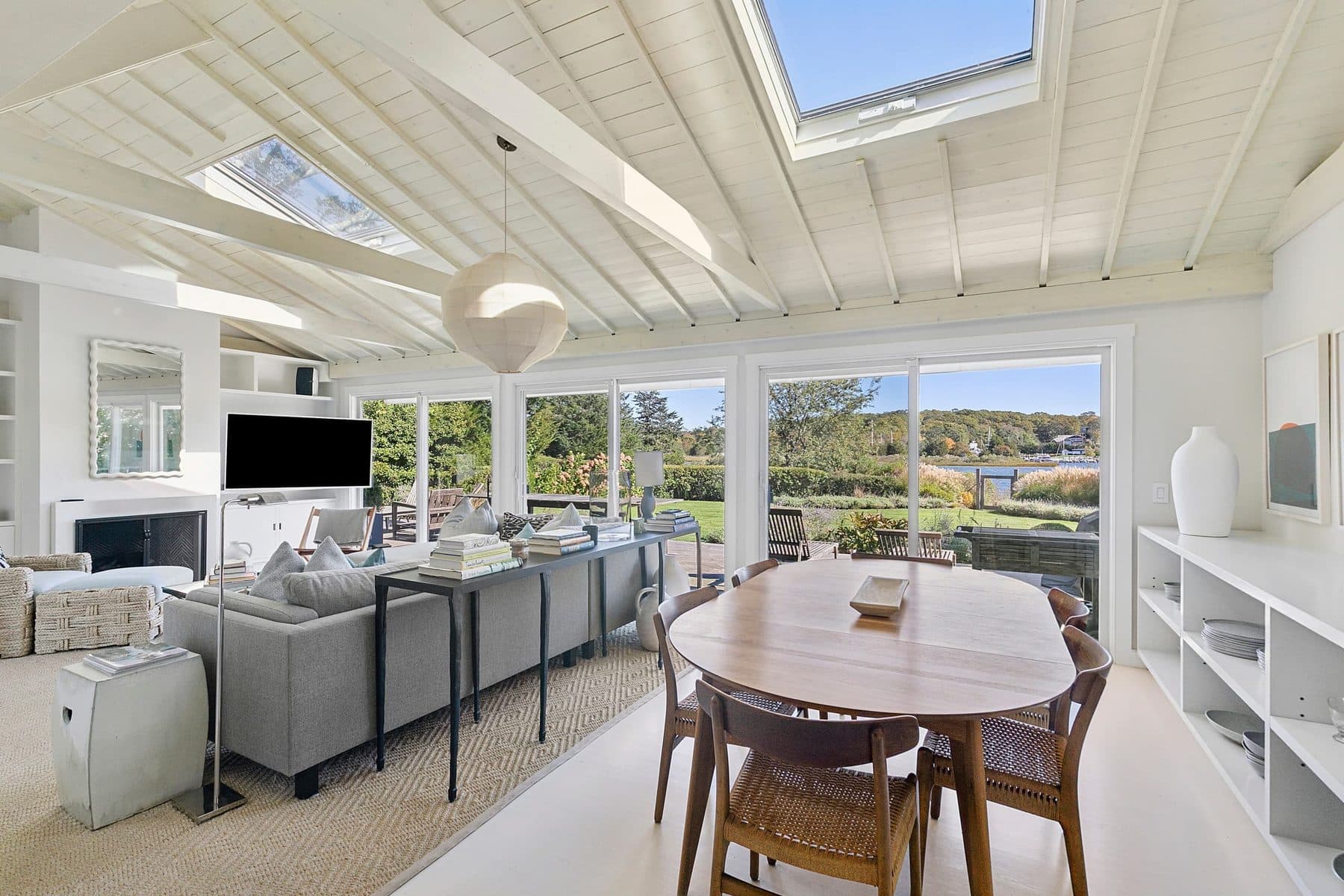 A Waterfront Retreat on Three Mile Harbor — photo 7