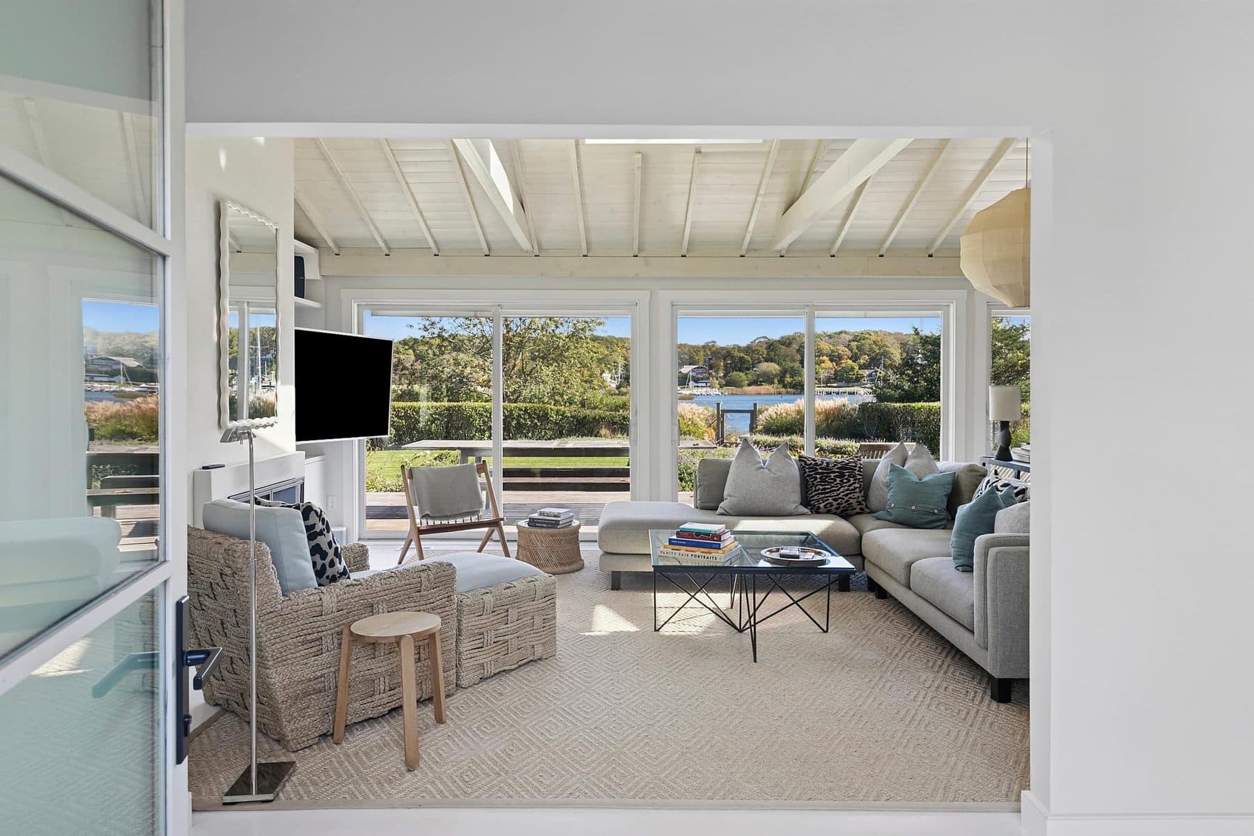 A Waterfront Retreat on Three Mile Harbor — photo 8