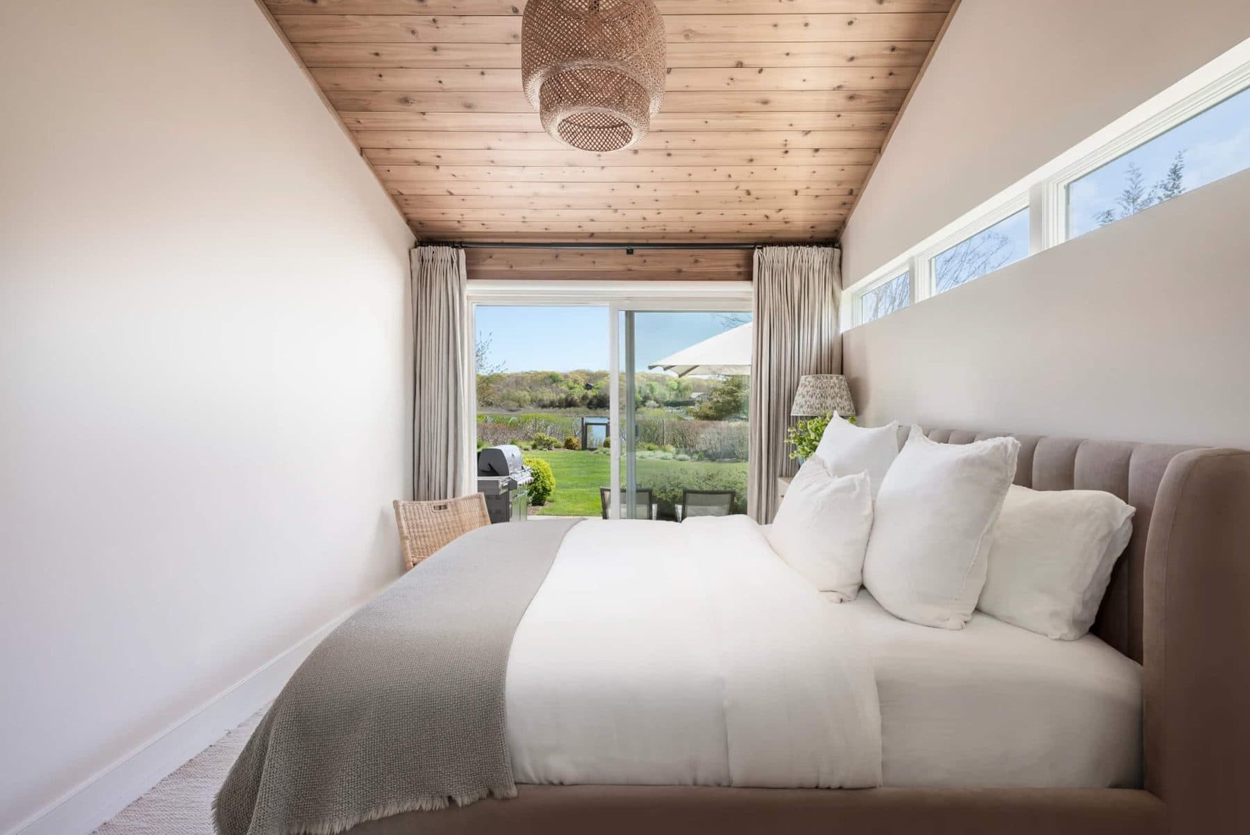 A Waterfront Retreat on Three Mile Harbor — photo 10