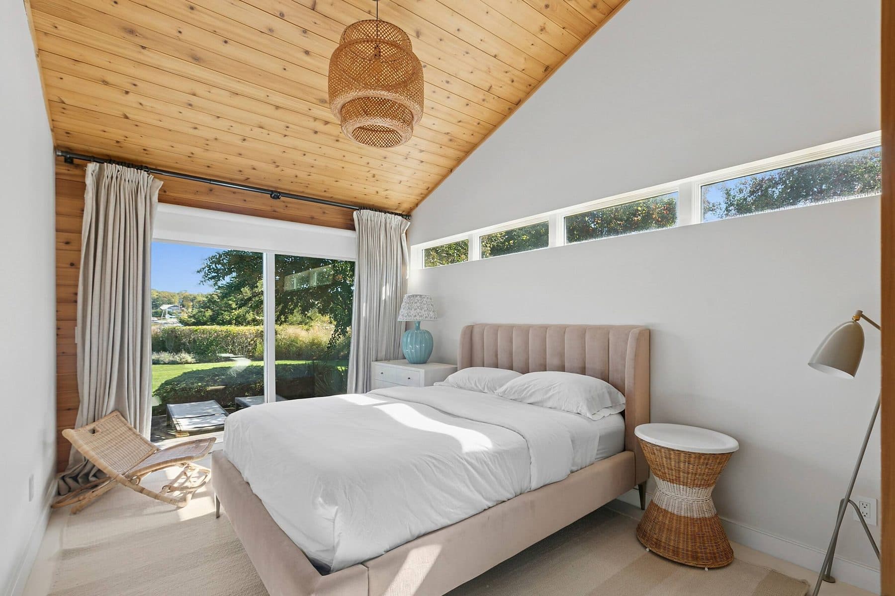 A Waterfront Retreat on Three Mile Harbor — photo 11