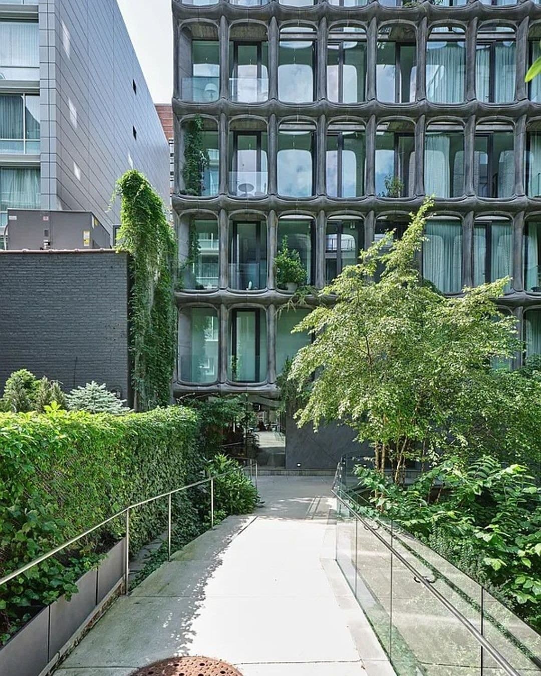 325 West Broadway — photo 10