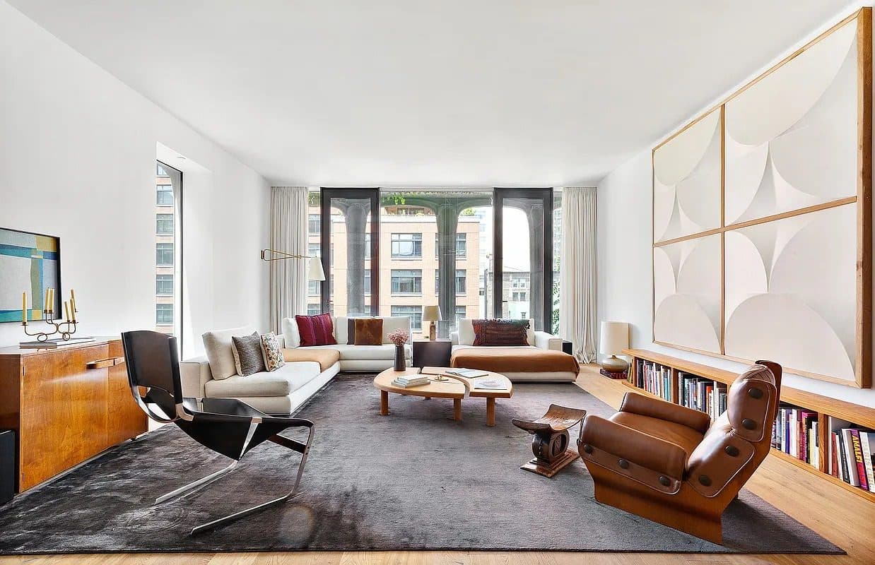 325 West Broadway — photo 1