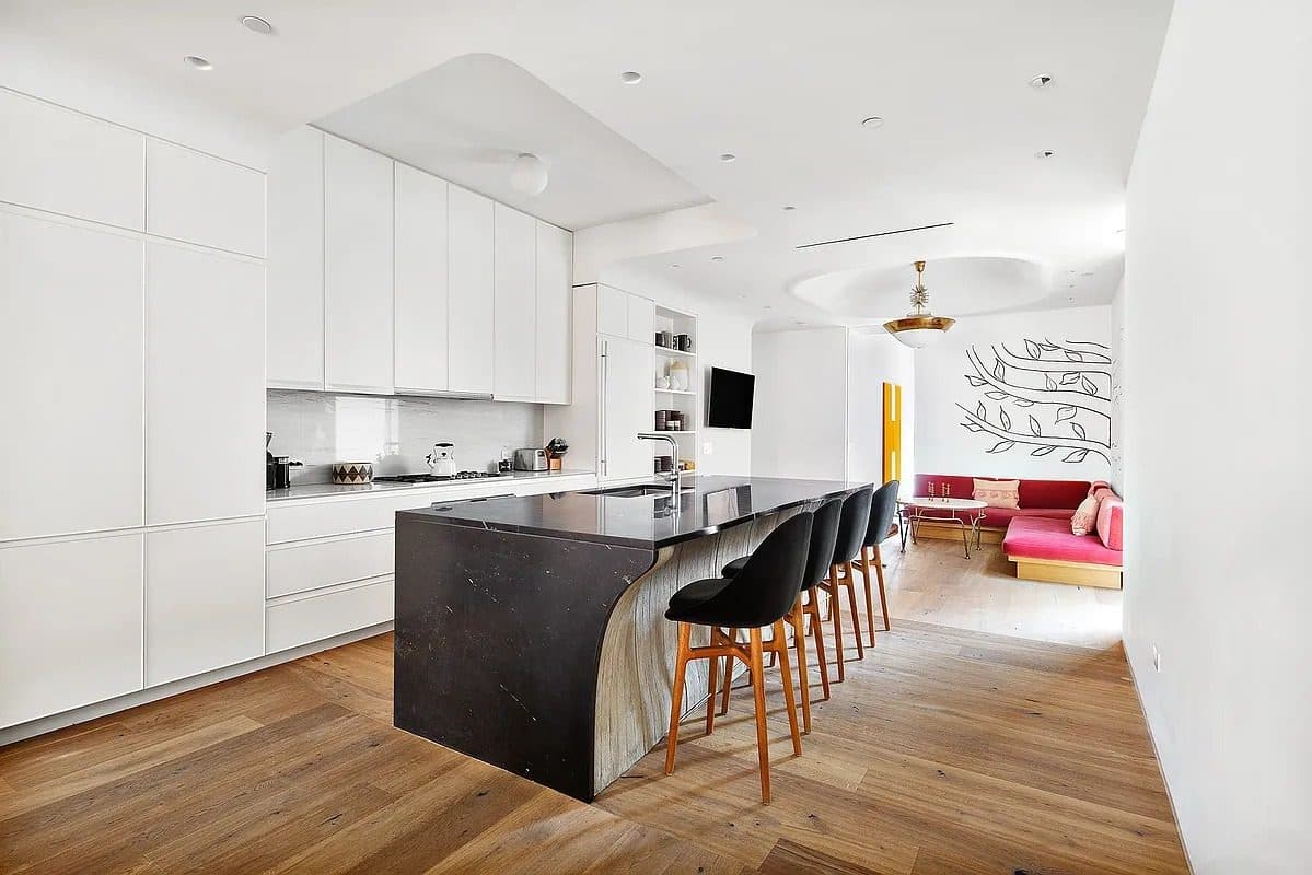 325 West Broadway — photo 7