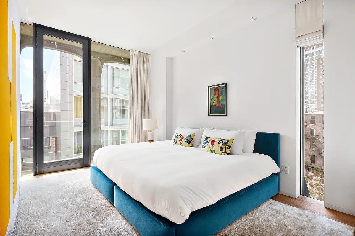 325 West Broadway — photo 16
