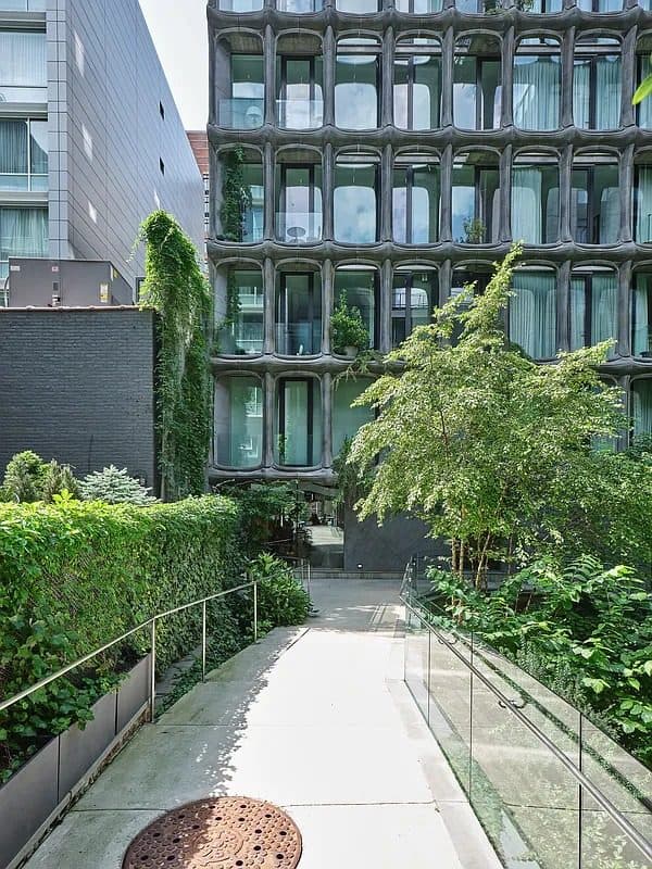325 West Broadway — photo 19